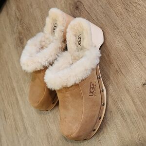 Ugg Clogs
